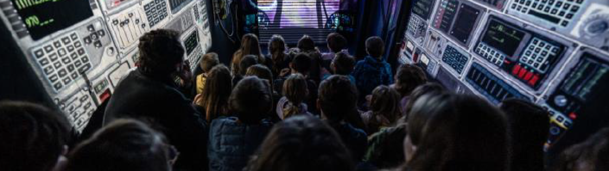 Intérieur du Créa'bus avec des alures de vaiseau spatial