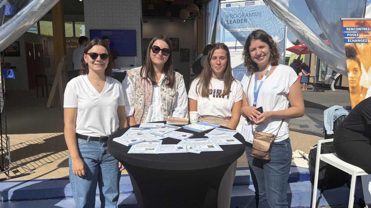 Les animatrices de la Maison de Région et des 2 GAL sur le stand