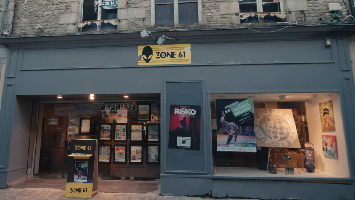 Devanture des locaux de l'association Zone 61